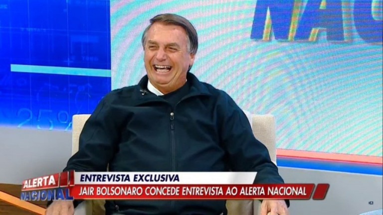 Bolsonaro ironiza William Bonner ao rebater críticas da Globo