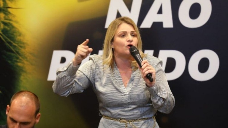 Presidente em exercício do PTB reclama de 'abandono' de Bolsonaro: "Revoltada"
