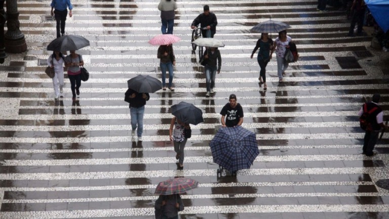 Feriado de Finados deve ter tempo ameno e chuvoso em São Paulo