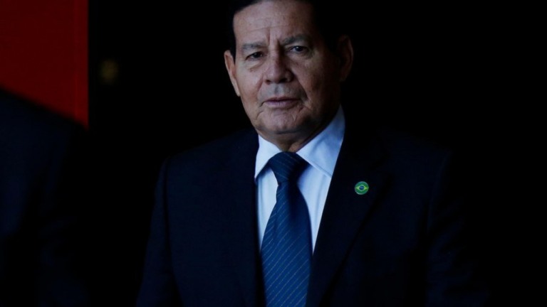 "Manter os pezinhos no chão", diz Mourão sobre 2º lugar em pesquisa no Rio