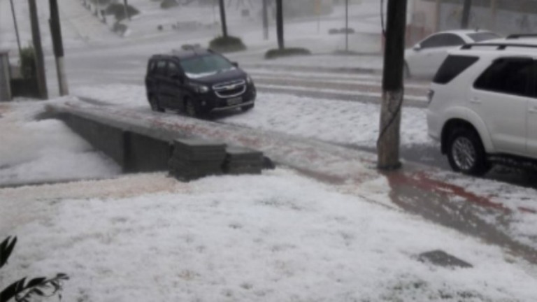 Chuva de granizo causa prejuízos em cidades da Serra Catarinense