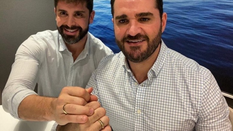 Apresentador da Globo se declara para o marido após sofrer ataque homofóbico