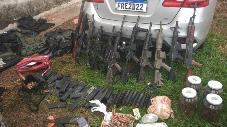 MG: 25 suspeitos de roubos a bancos morrem durante troca de tiros com a polícia