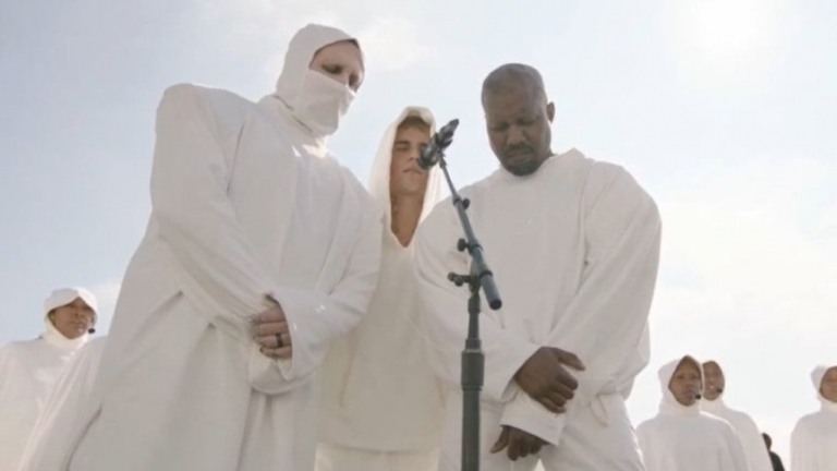 Kanye West leva Marilyn Manson para encontro gospel e Justin Bieber faz pregação