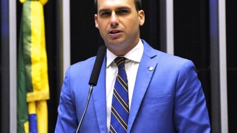 PGR arquiva caso contra Eduardo Bolsonaro por compra de imóvel com dinheiro vivo