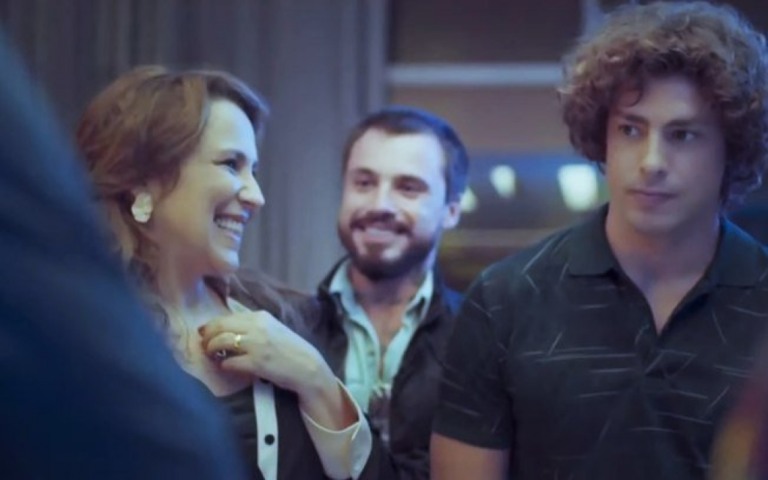 'Um Lugar ao Sol': Elenice comete maldade e arranca Renato de Cristian