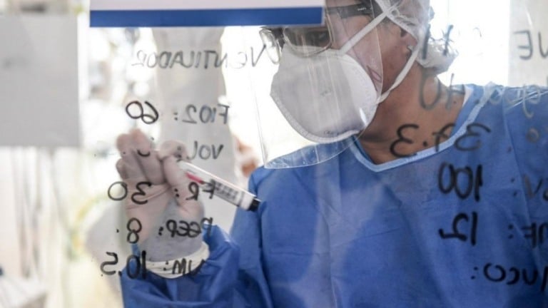 Com aumento nos casos de covid-19, Itália volta a cogitar vacinação obrigatória
