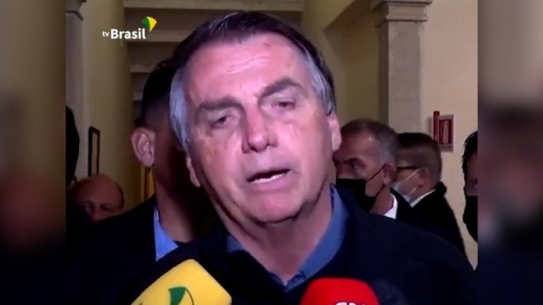 Bolsonaro vira motivo de piada no 'The Late Show' após "reunião com Jim Carrey"