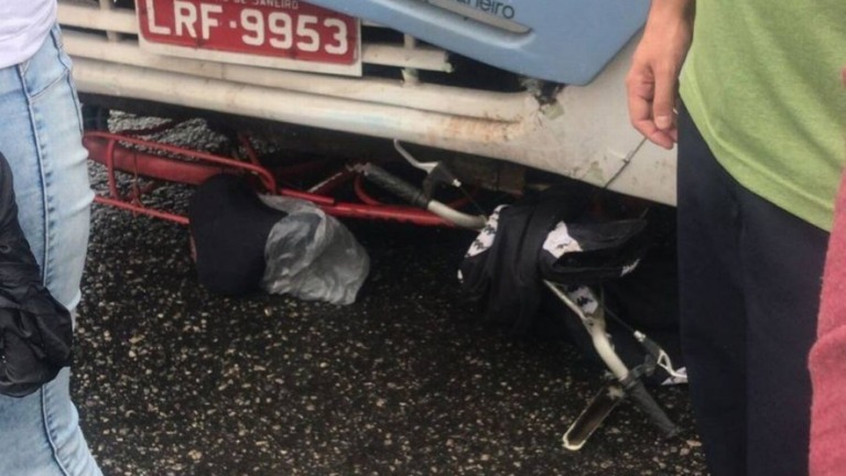 Acidente entre ônibus e ciclista causa lentidão na Avenida Ayrton Senna