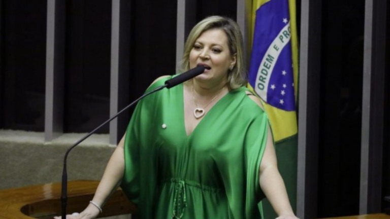 Joice diz estar 'assustada' com votos do PSDB a favor da PEC dos Precatórios