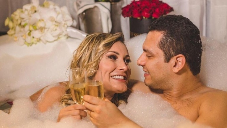 Andressa Urach proíbe marido de ter amigas após polêmicas: "Só eu"