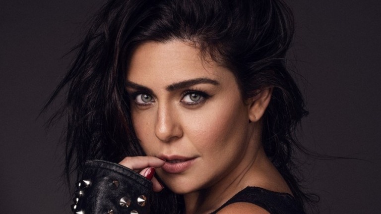 Ex-atriz mirim da Globo, Livia Dabarian brilha em espetáculo musical na Espanha