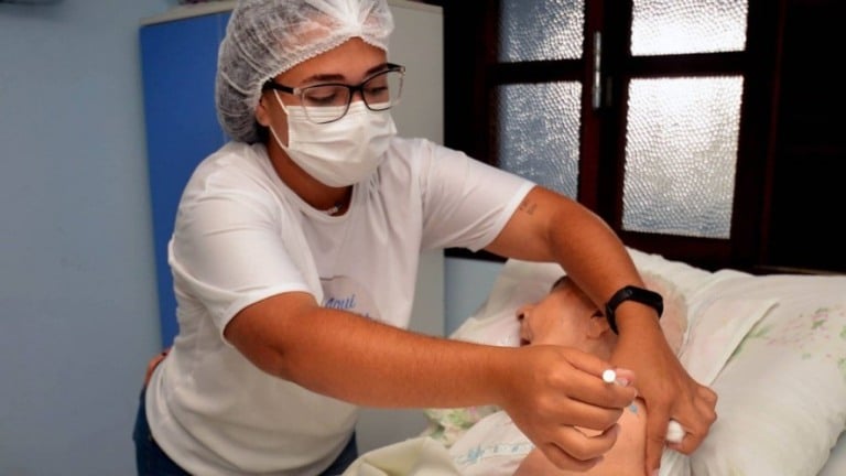Rio antecipa para 21 dias a 2ª dose da Pfizer de adultos com 20 anos ou mais