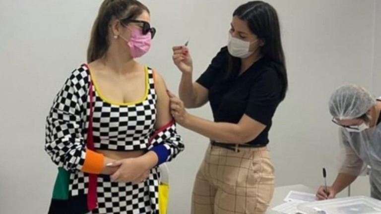 Marília Mendonça se vacinou contra a Covid horas antes de morrer em acidente