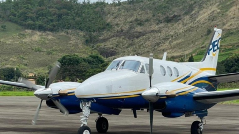 Avião de Marília Mendonça começa a ser retirado do local do acidente