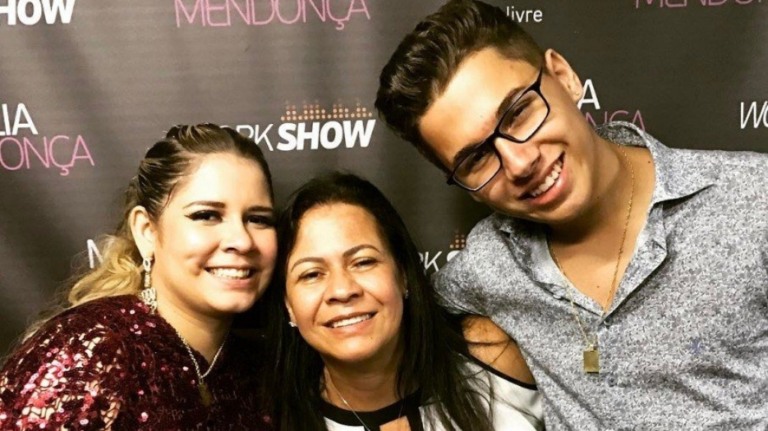 Mãe de Marília Mendonça posta: "Deus me deu, Deus me tirou"