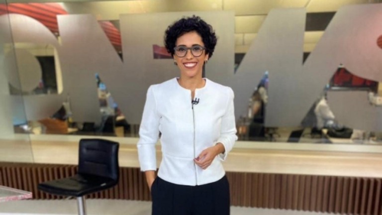 Âncora do GloboNews revela luta contra câncer de mama ao vivo