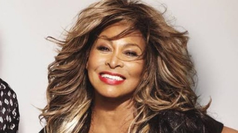 Tina Turner processa sósia 50 anos mais nova por ser muito parecida com ela