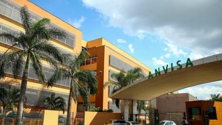 Anvisa faz alerta sobre golpes na web em nome da agência