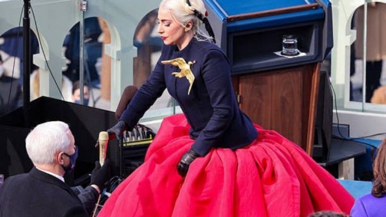 Lady Gaga revela que usou roupa à prova de balas em posse de Joe Biden