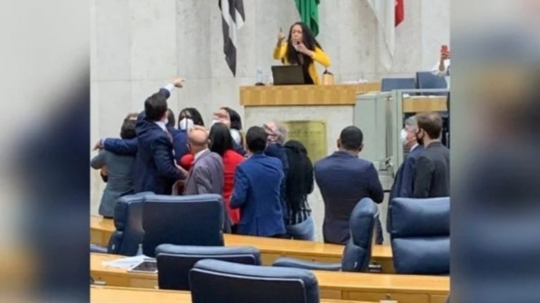 VÍDEO: Vereadores batem boca e se xingam em votação na Câmara de SP