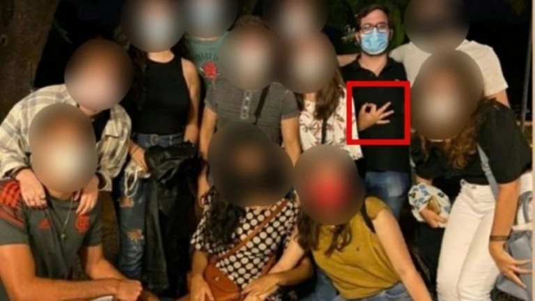 Aluno da UnB é denunciado por colegas após fazer gesto de supremacia branca