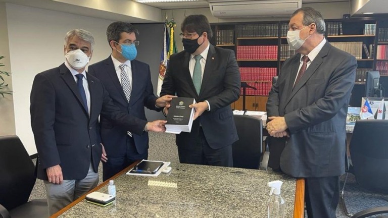 CPI da Pandemia entrega relatório final a MPs no Rio de Janeiro