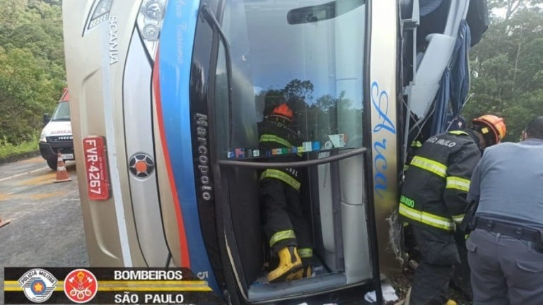Acidente com ônibus deixa cinco mortos em rodovia de SP