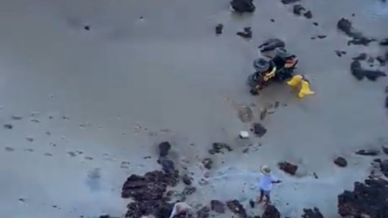 VÍDEO: Jovem cai de falésia na praia de Pipa durante passeio de quadriciclo