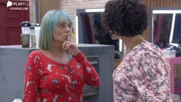 'A Fazenda 13': Valentina diz que produção a proibiu de falar do casaco rasgado