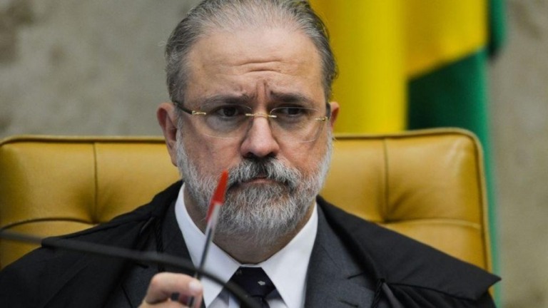 Senadores planejam convocar Aras para cobrar atuação após CPI da Covid