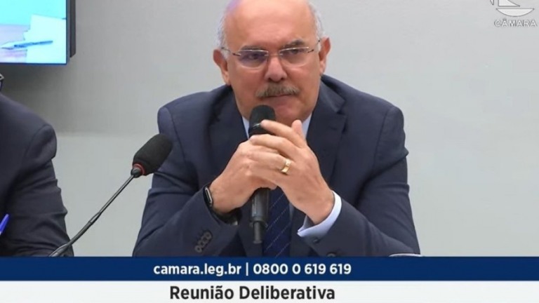 'Cara do governo no Enem' representa competência e honestidade, diz ministro
