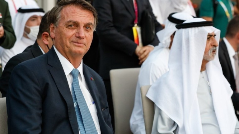 Bolsonaro se irrita após comparações com viagem de Lula: "Pelo amor de Deus"