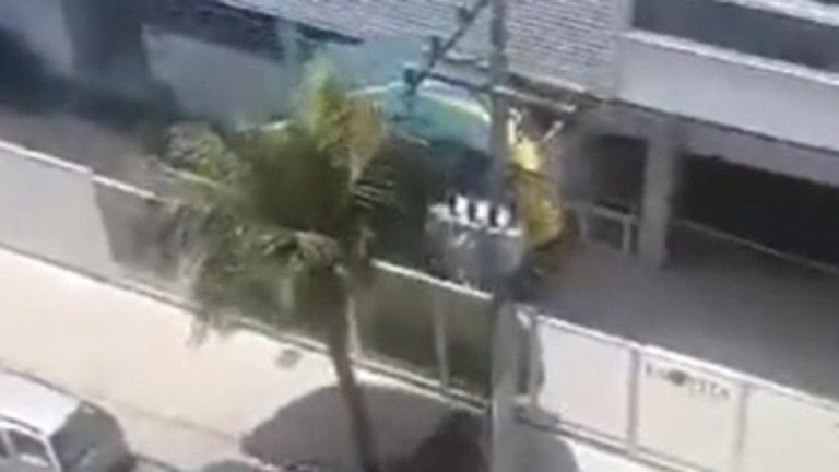 VÍDEO: Homem sofre queda em voo de parapente em Niterói