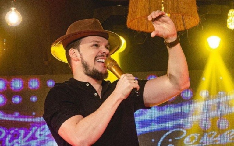 Sertanejo Thiago Costa recebe alta da UTI uma semana após acidente