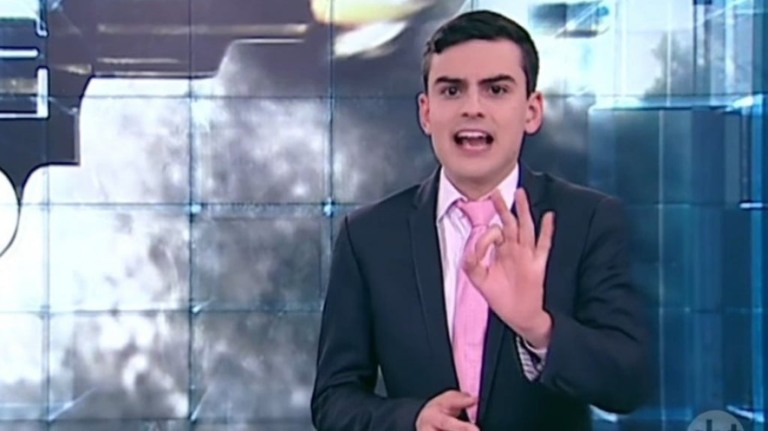 Carcereiro processa SBT e pede R$450 mil por ser associado a travesti