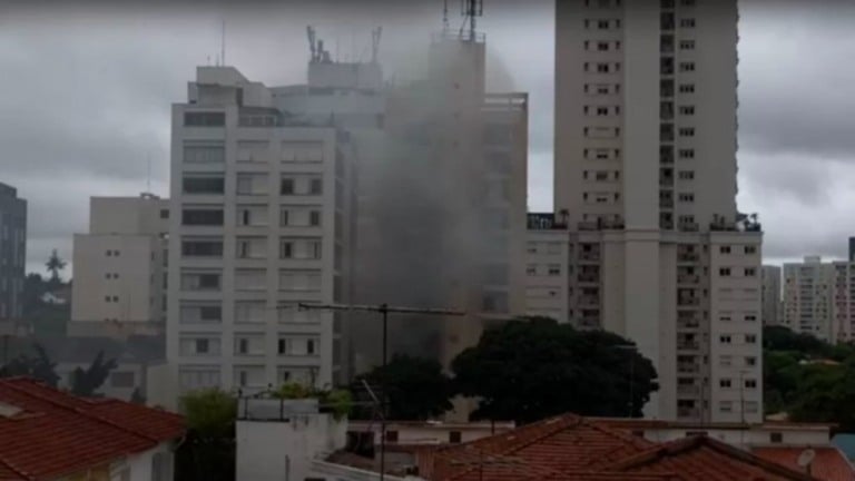 SP: incêndio atinge prédio em Perdizes