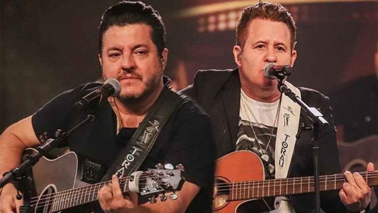 Bruno e Marrone vão se apresentar em casa de saliência com 'cama maracanã'