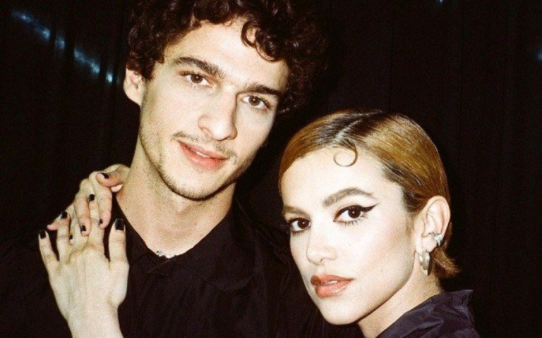Manu Gavassi detalha romance com modelo: "Amo loucamente"