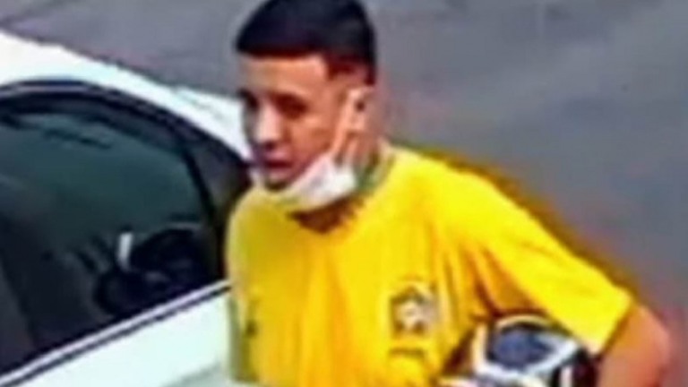 SP: Ladrão assalta vítimas usando camisa da seleção brasileira e bola de futebol
