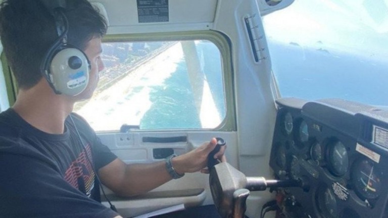 Força Aérea Brasileira encontra destroços de aeronave em Ubatuba