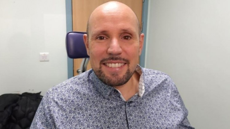Homem britânico recebe primeiro olho impresso em 3D