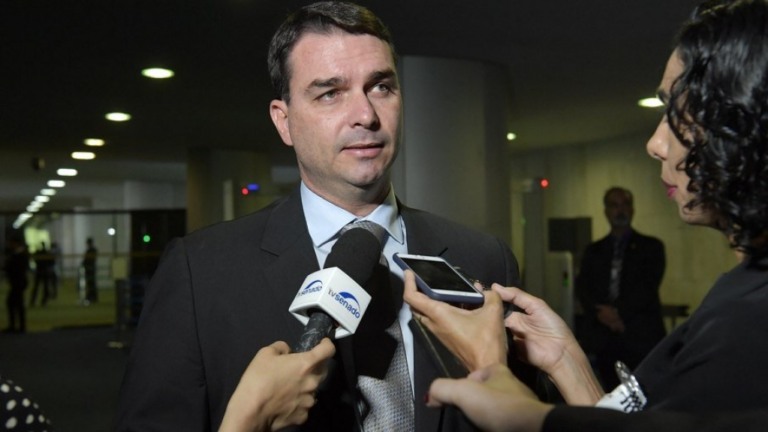 Rachadinhas: STF agenda julgamento de Flávio Bolsonaro por foro privilegiado