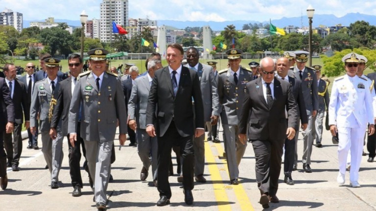 Mulher é detida por xingar Jair Bolsonaro em evento no Rio