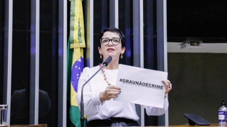 ‘Madrinha do Grau': deputada federal defende prática de modalidade com moto