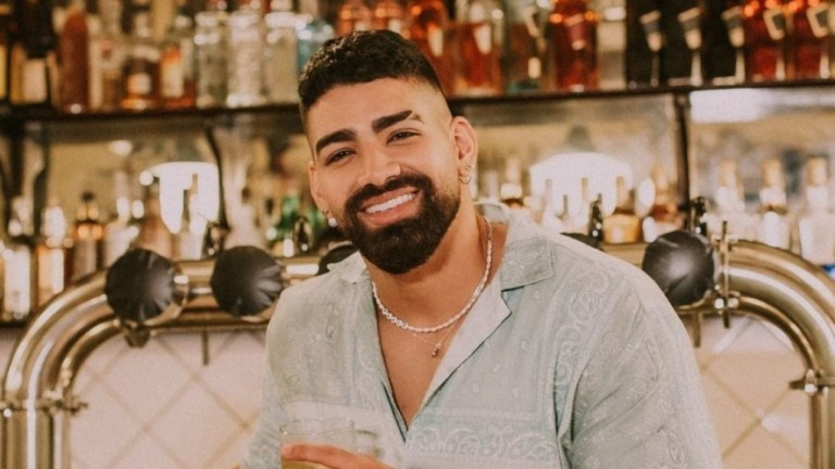 "Me sinto mais completo com a presença da Bella", diz Dilsinho sobre paternidade