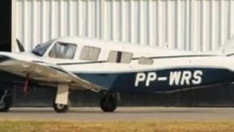 Queda de avião em Ubatuba: Marinha encontra mochila que pode ser de tripulante