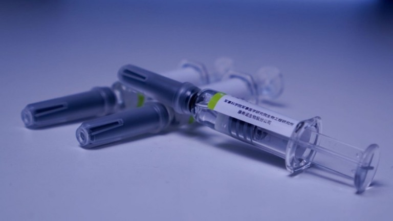Covid: União Europeia estima aprovar vacina para variante Omicron em 3 a 4 meses