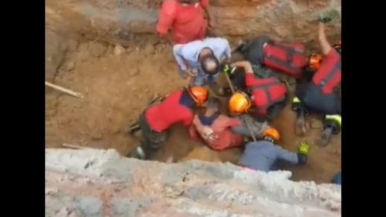 Deslizamento de terra sobre comércio em Osasco tem pelo menos três vítimas
