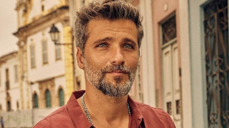 Bruno Gagliasso tenta fazer compra e vendedor não acredita que é ele